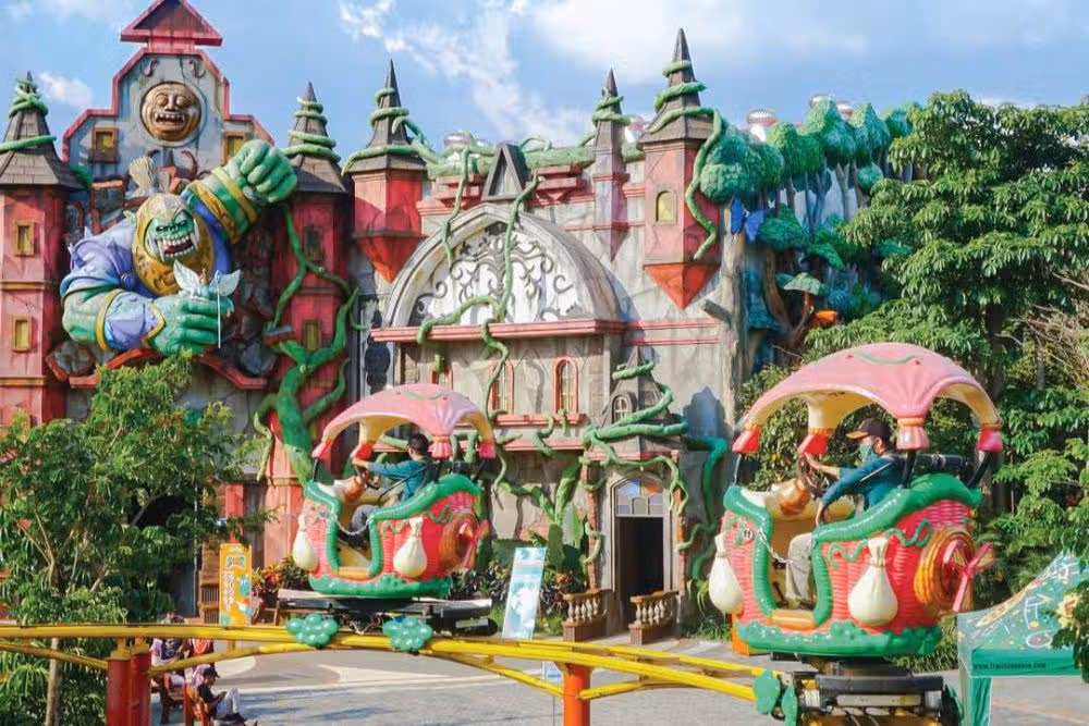 Saloka Theme Park: Destinasi Wisata Keluarga Terbesar di Jawa Tengah