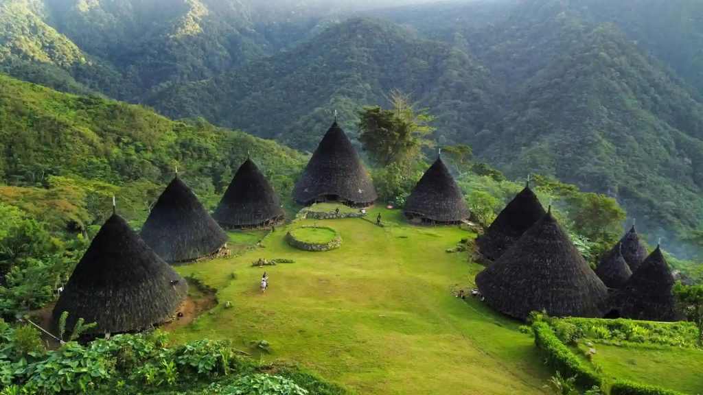 Pesona Wisata Desa Wae Rebo di Atas Awan Flores