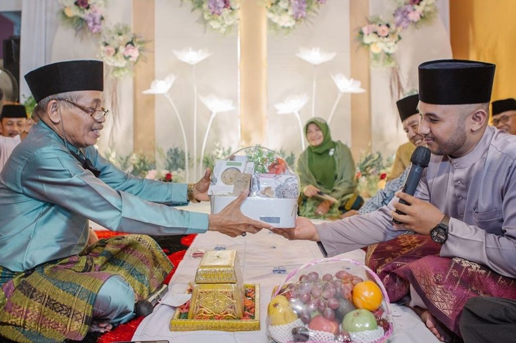 Mengantar Tanda, Saat Adat Melayu Menitipkan Restu Lewat Langkah yang Penuh Makna
