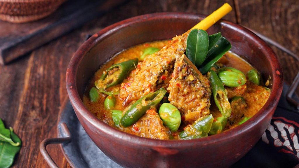 Mangut Ikan Asap, Sajian Tradisional yang Menghidupkan Kenangan dan Menggoda Selera