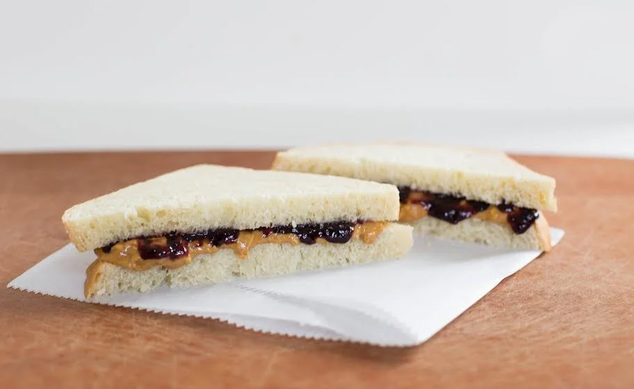 Sandwich Cokelat Kacang