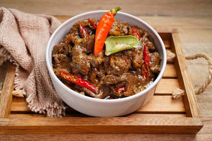 Krengsengan Daging, Sajian Gurih Manis yang Selalu Menghangatkan Suasana Makan Bersama